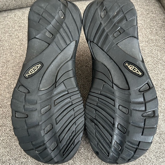 Keen Men’s Austin Shoes - Picture 3 of 6